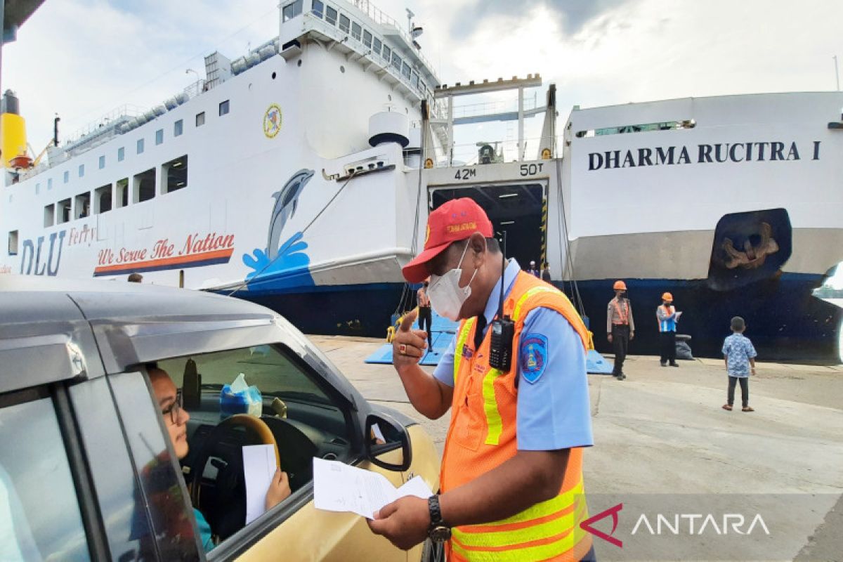 Puncak arus mudik di Pelabuhan Trisakti Banjarmasin pada H-5 Lebaran