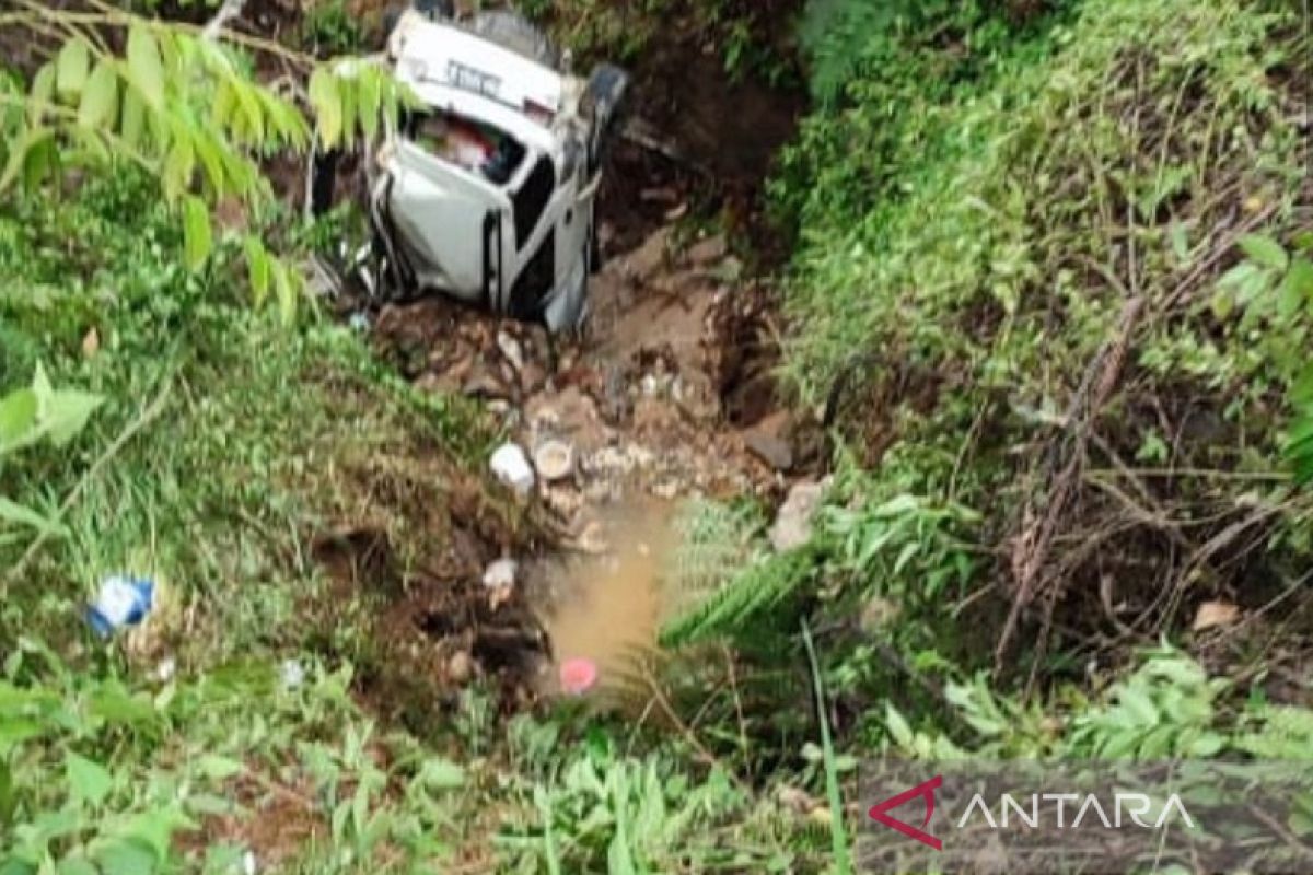 Mobil pemudik jatuh ke jurang di lintas Kerinci, semua penumpang selamat