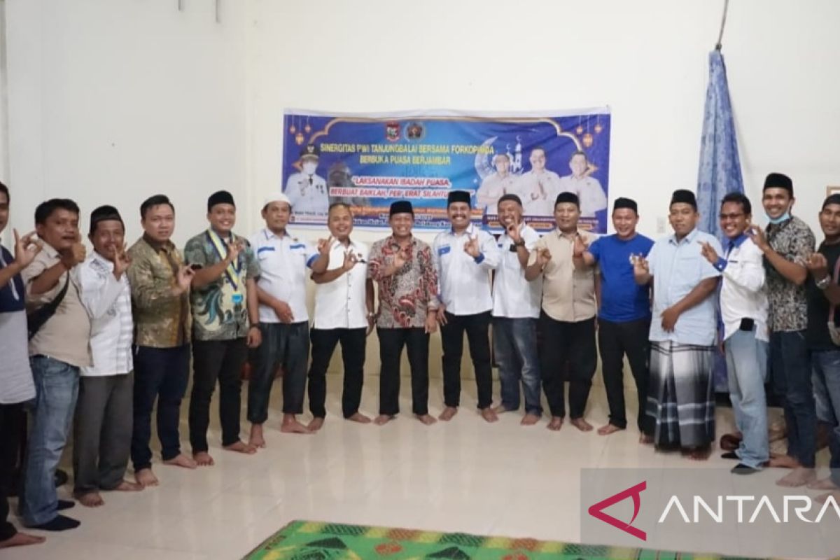 PWI Tanjungbalai buka puasa bersama, Waris: Pemkot butuh kritikan wartawan