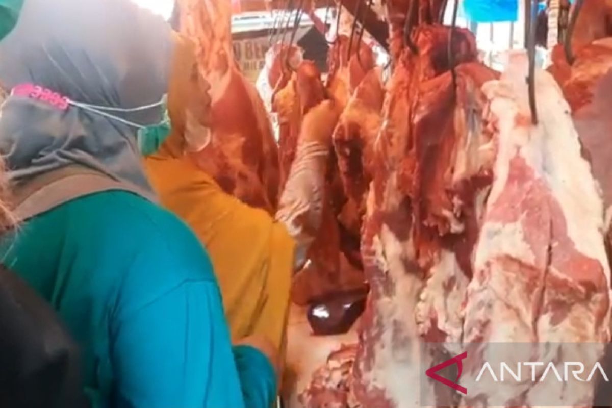 H-3 Lebaran, harga daging sapi di Pasar Kramat Jati naik