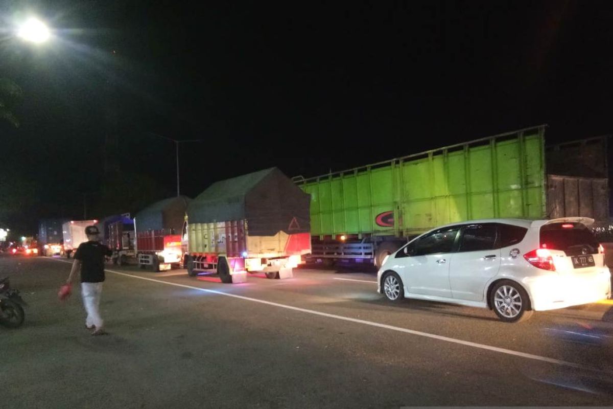 Ribuan kendaraan pemudik terjebak macet di Pelabuhan Gilimanuk