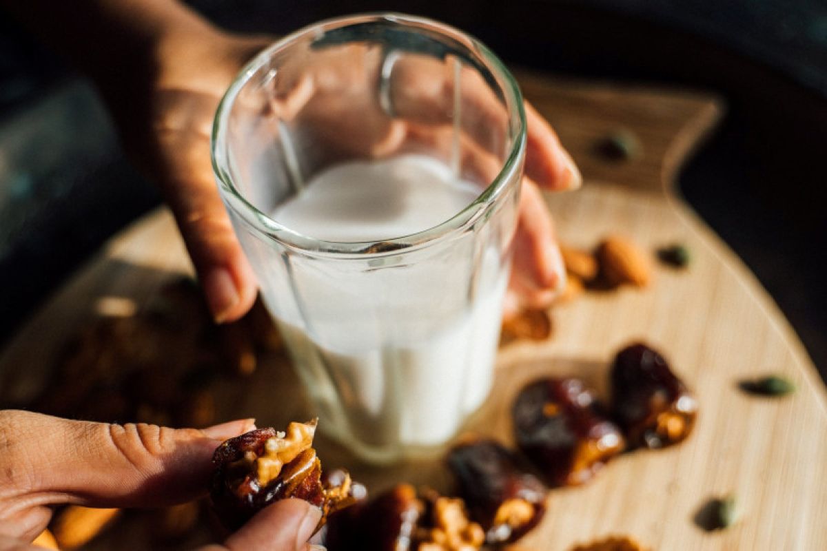 Manfaat susu kurma  saat puasa