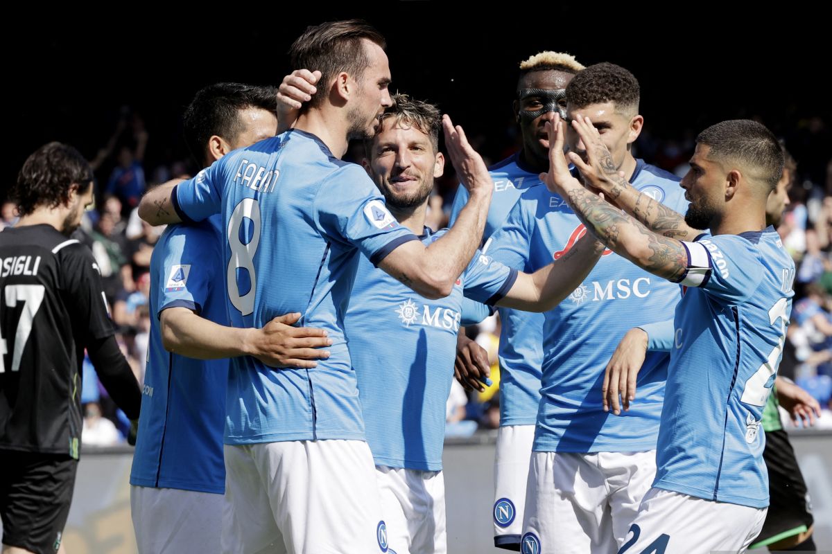 Napoli sukses gulung Sassuolo 6-1