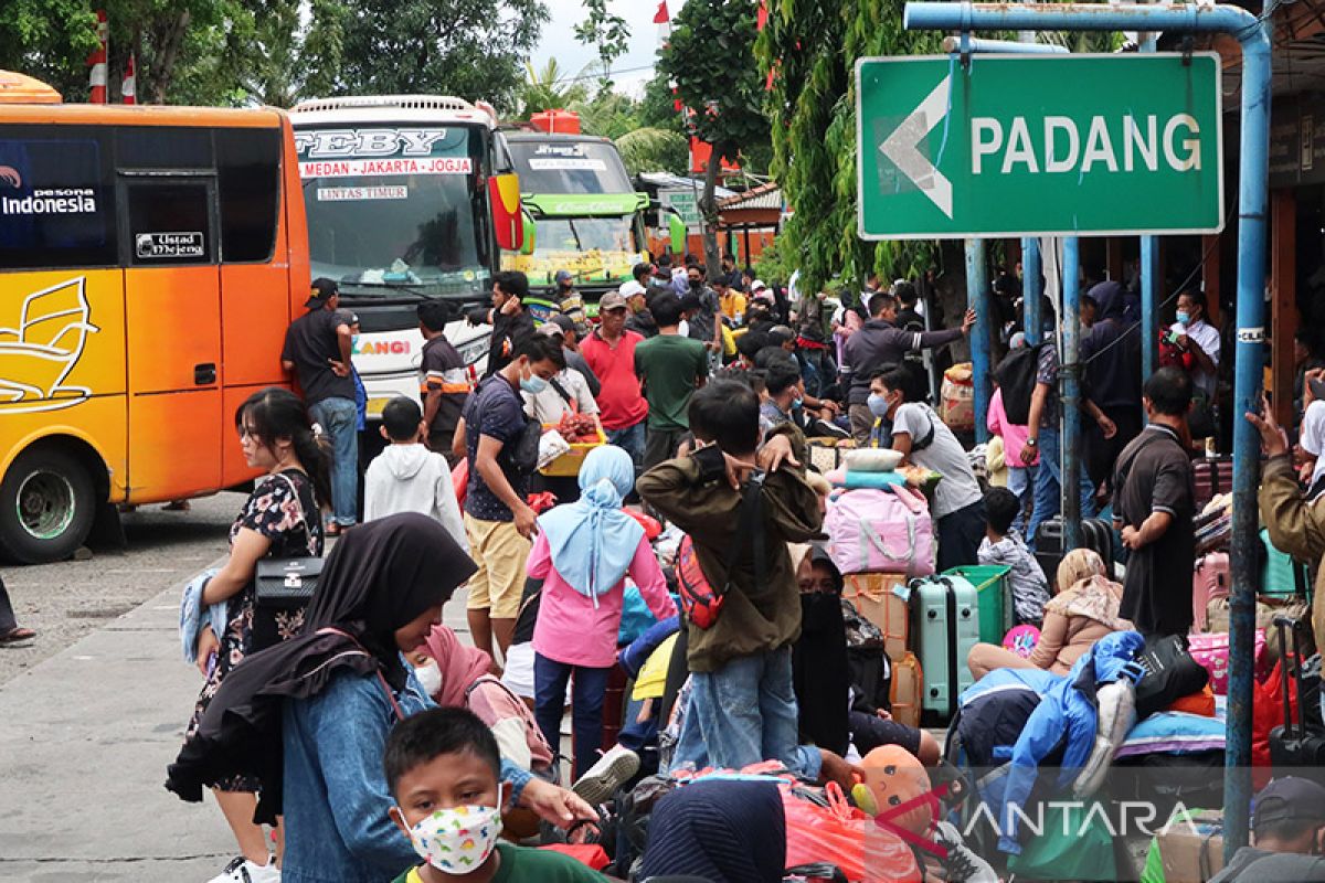 Puncak arus mudik di Terminal Kalideres terjadi pada H-3