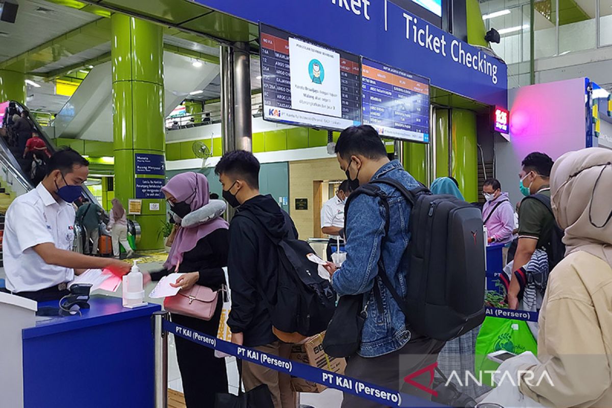 Sebanyak 16.300 pemudik berangkat dari Stasiun Gambir H-2 Lebaran