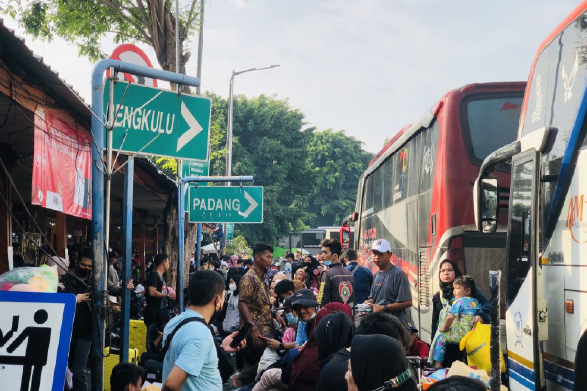 "Sleeper Bus" di Terminal Kalideres, peminat banyak armada terbatas