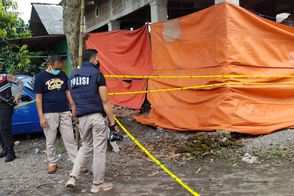 Polda Jatim olah TKP lokasi ledakan petasan di Kabupaten Kediri