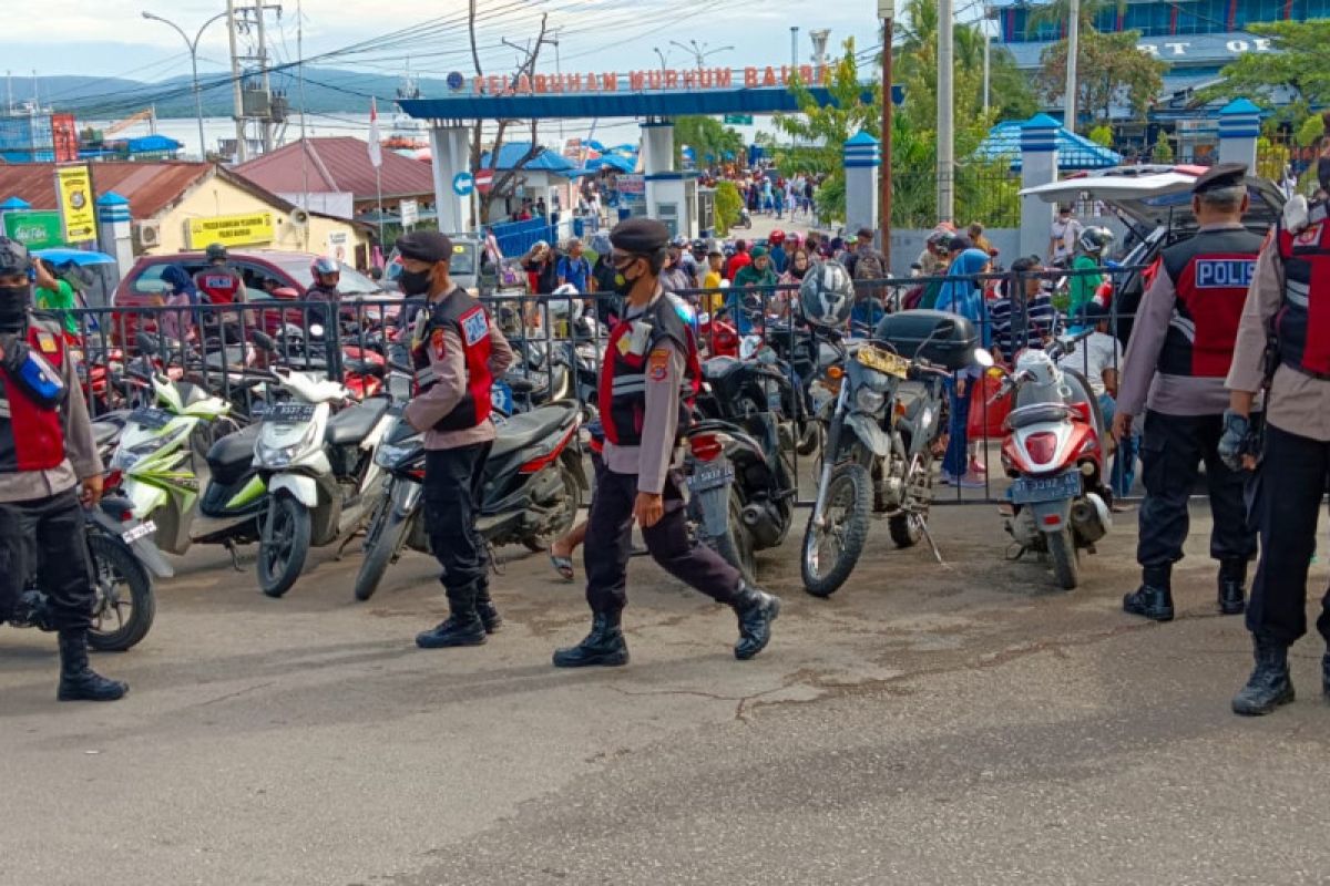 Polres Baubau berpatroli di Pelabuhan Murhum untuk mencegah tindak kriminal