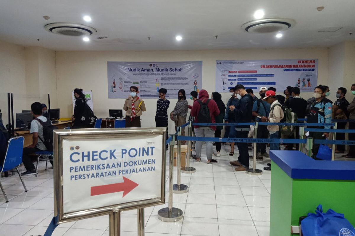 Jumlah pemudik di Terminal Pulogebang berkurang 20 persen