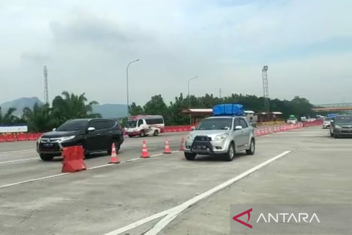 Arus lalu lintas di jalan Tol Cipali ramai lancar dengan diterapkannya 