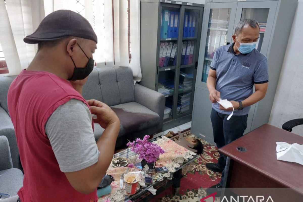 Penjaga Kantor Desa Minas Timur ditemukan tewas dengan leher tergorok