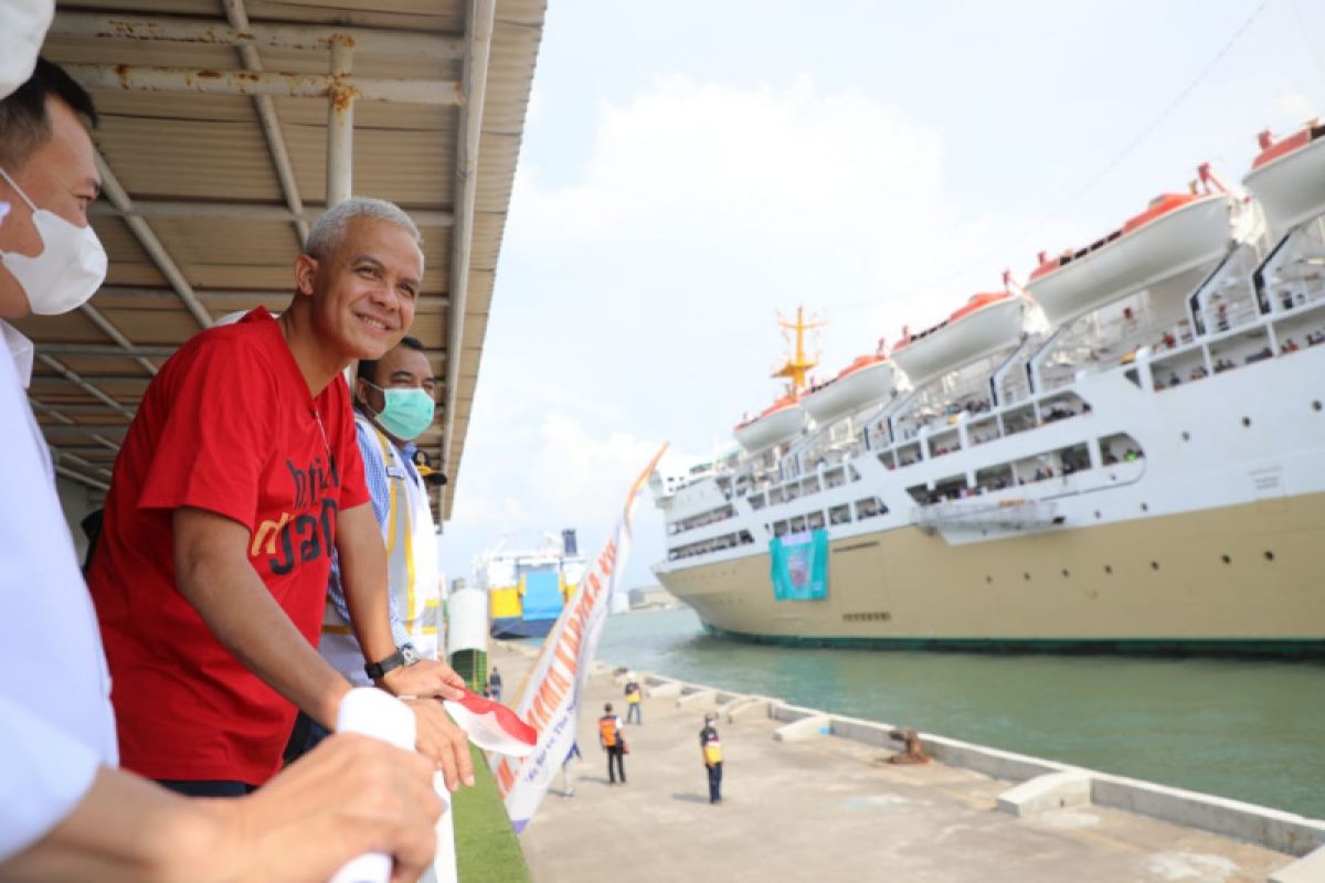 Ganjar sambut ribuan pemudik gratis di Pelabuhan Tanjung Emas