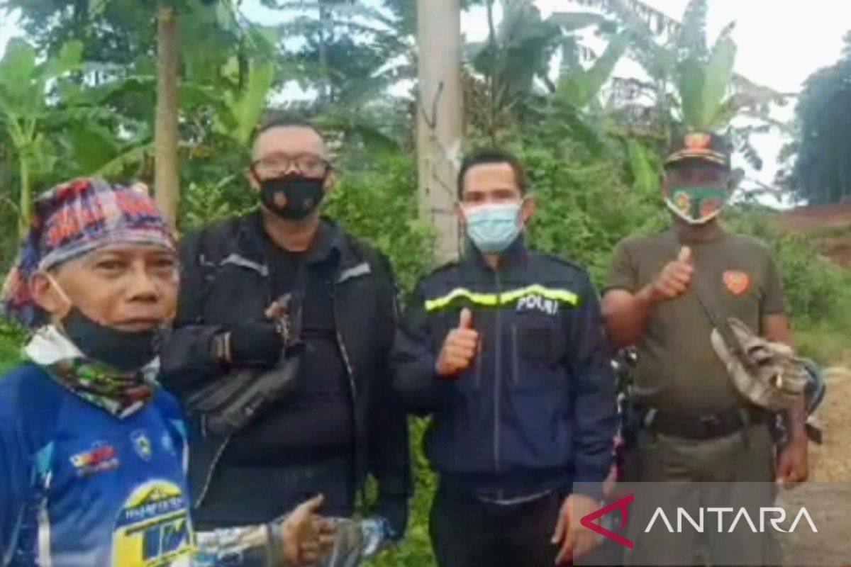 Seorang pemudik tersesat ke kawasan hutan di Karawang Jabar