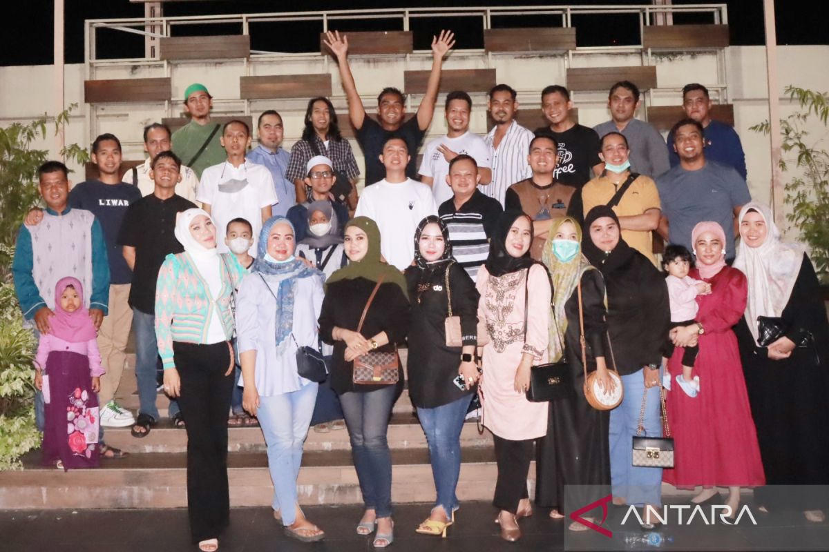 Bukber menandai 20 tahun melepas seragam biru