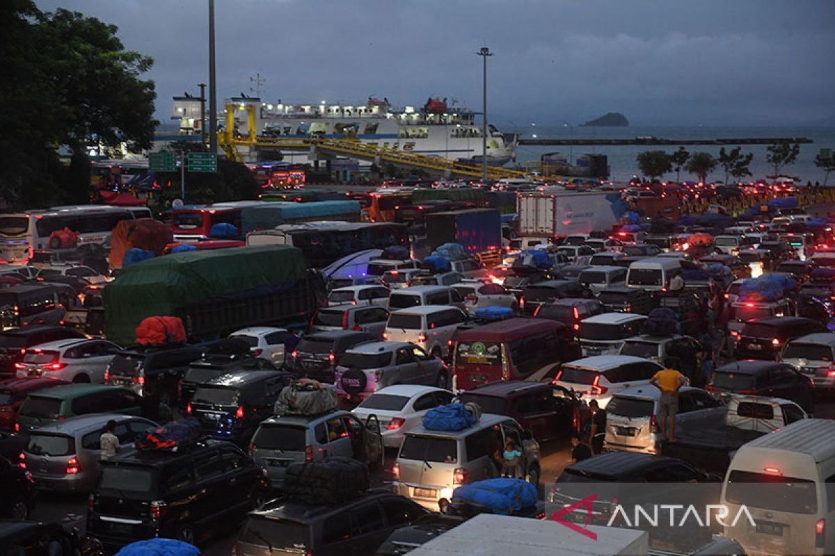 Pemerintah: Pelabuhan Merak lewati puncak arus mudik