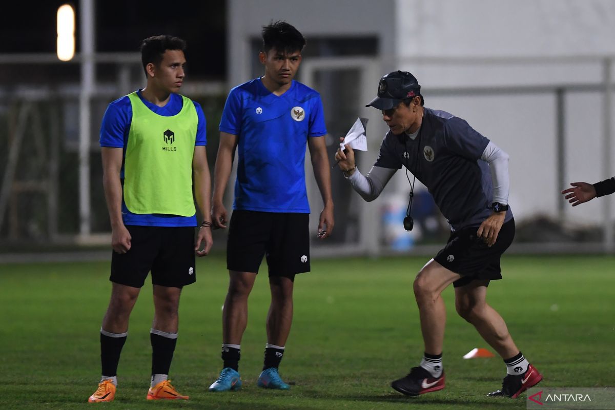 Shin Tae-yong keluhkan lapangan latihan timnas U-23 di Vietnam