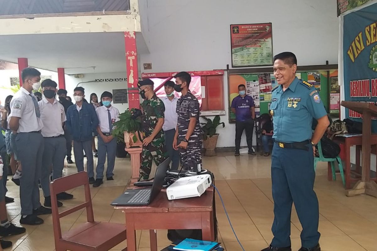 Lantamal VIII sosialisasi penerimaan calon prajurit TNI AL di SMA Negeri 7