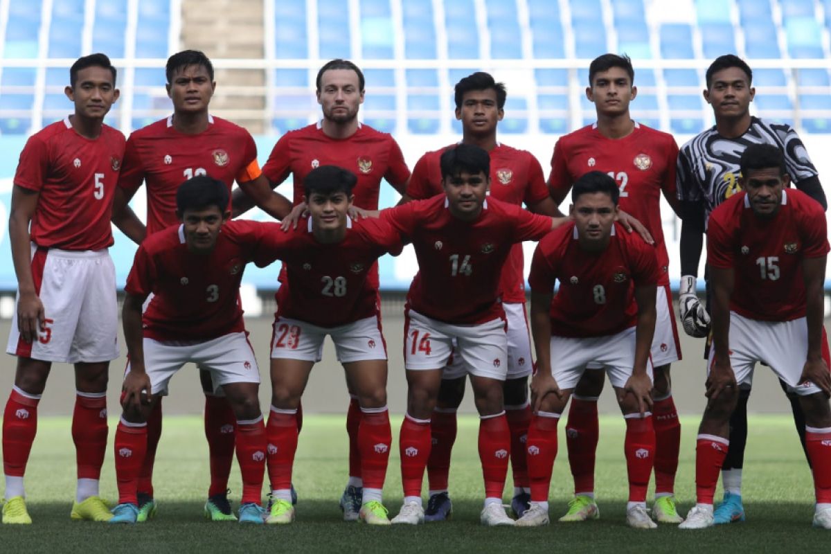 Penonton rela antre semalaman demi tiket Indonesia U-23 vs Vietnam