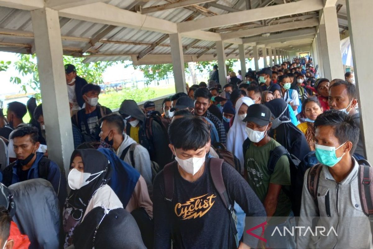 738 pemudik divaksin COVID-19 di Pelabuhan Tanjungkalian