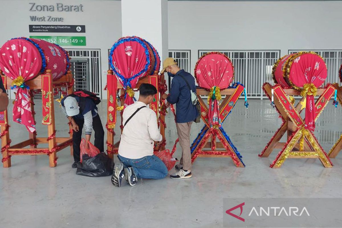 Puluhan beduk dari penjuru Jakarta meriahkan takbiran di JIS