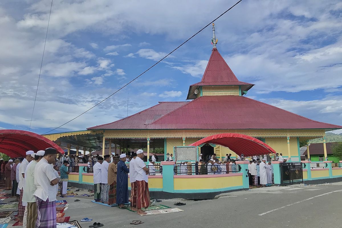 Tiga daerah di Maluku Tengah sudah Lebaran Idul Fitri