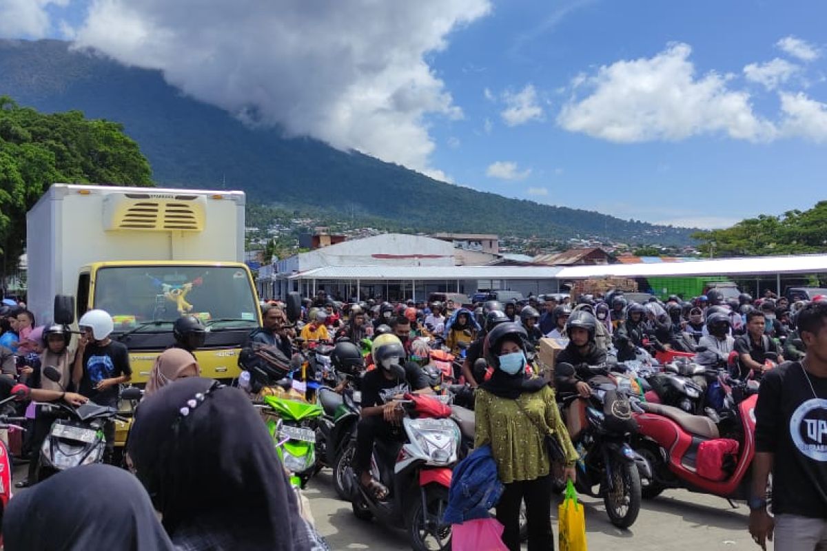 Penumpang arus mudik di Ternate wajib miliki tiket saat naik kapal