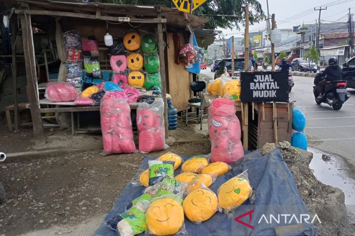 Penjual bantal mudik raup keuntungan jelang Hari Raya Idul Fitri