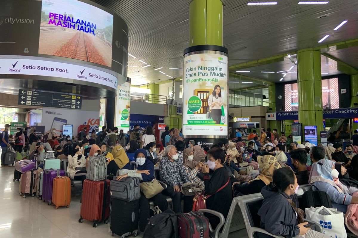 35.000 orang berangkat dari Stasiun KA Jakarta pada H-1 Lebaran