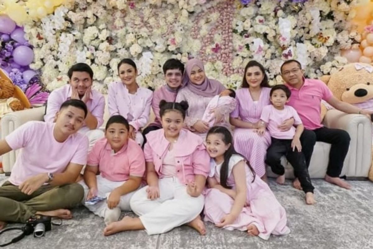 Rombongan Anang-Ashanty dan Krisdayanti rayakan Lebaran di Singapura