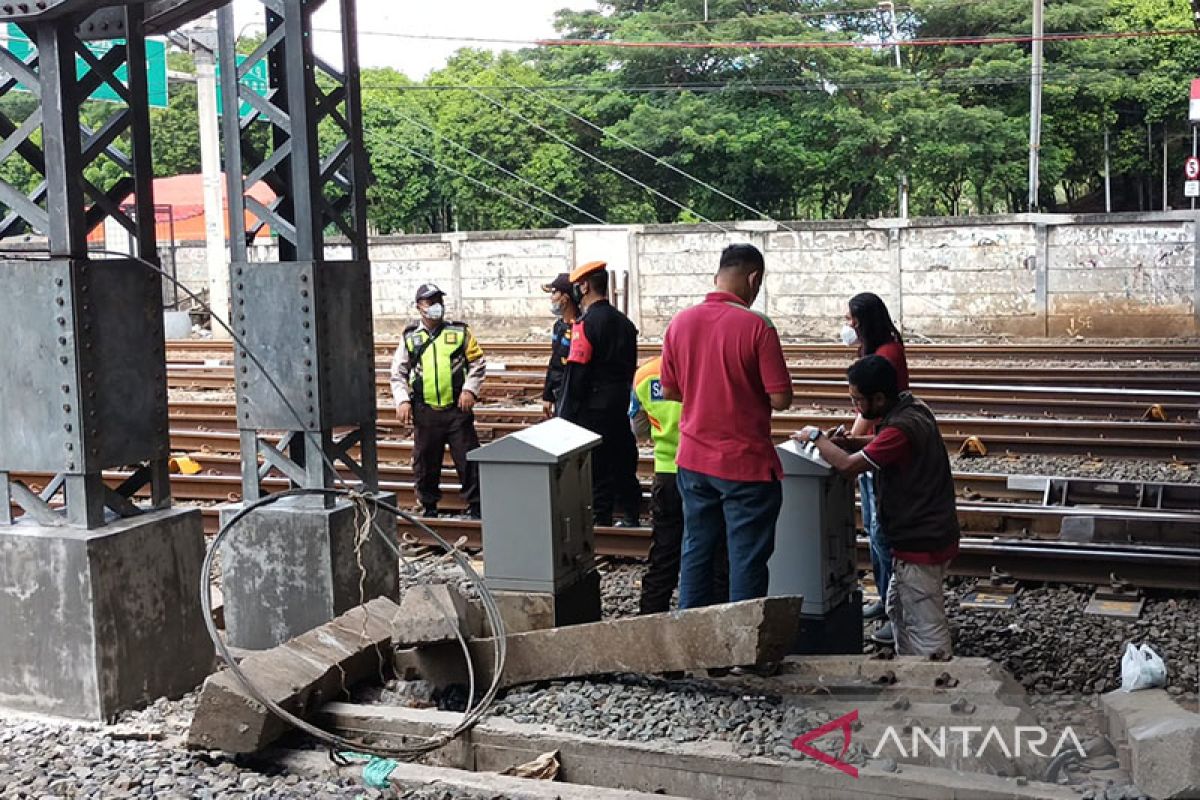 Pria tewas setelah lompat dari Jembatan Layang Jatinegara