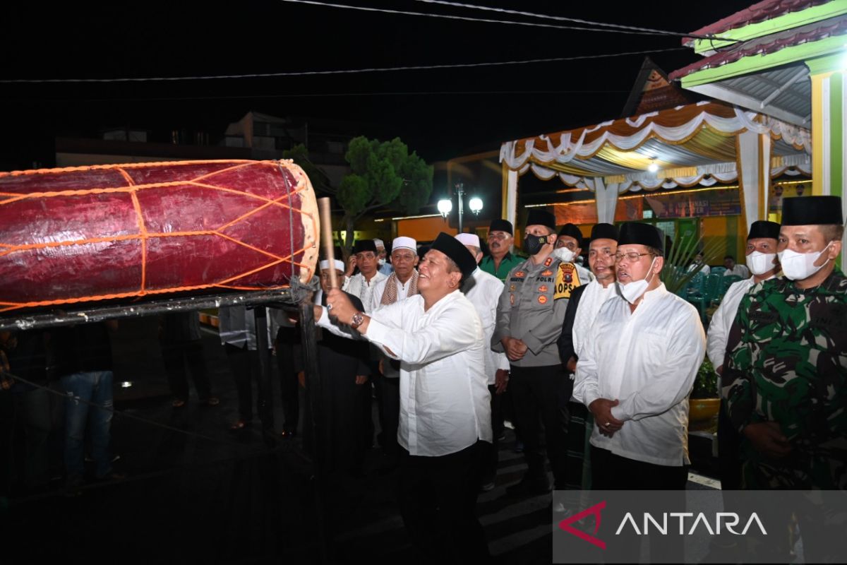 Takbiran menggema di halaman kantor Wali Kota Padang Sidempuan