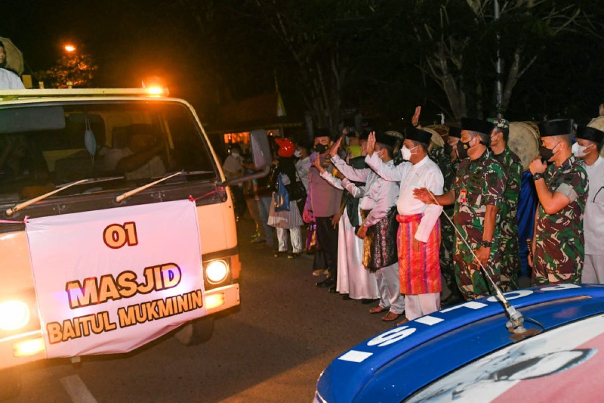 Gubernur Kepri lepas pawai takbir keliling  di Tanjungpinang