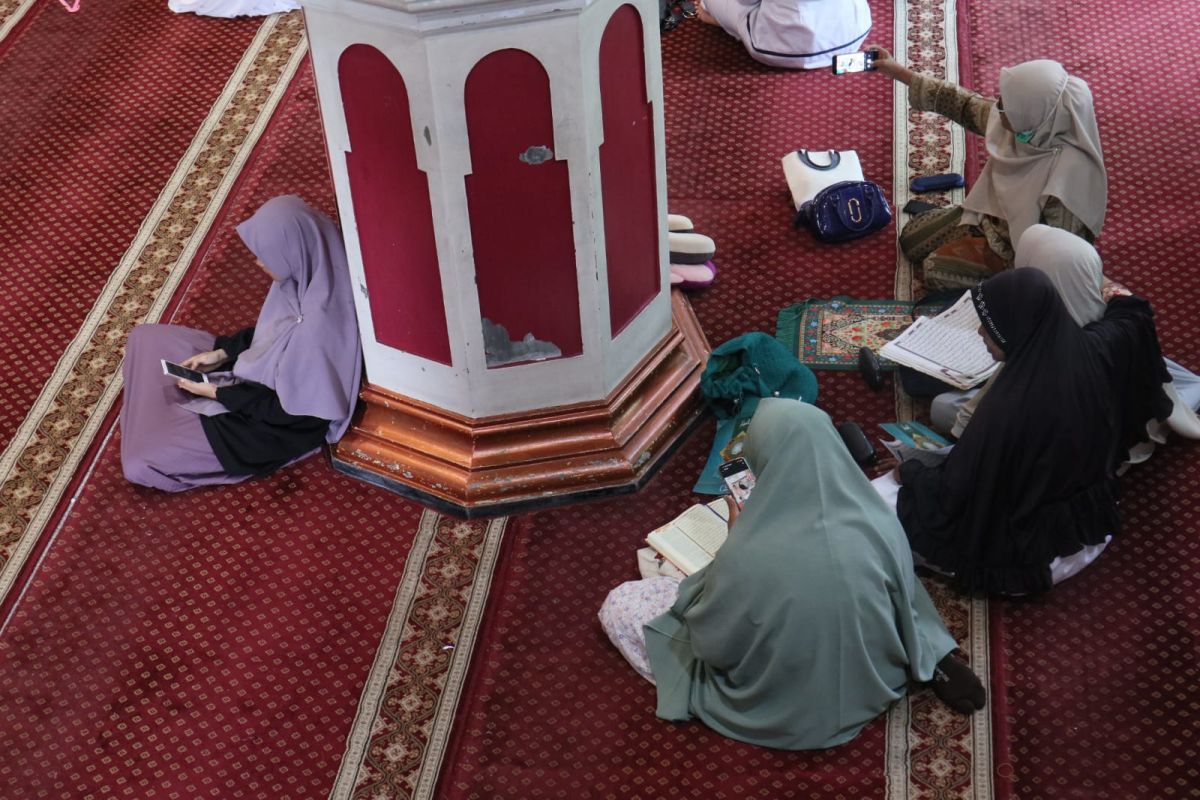 Masjid Oman ramai jamaah iktikaf di malam 10 Ramadhan, begini penjelasannya