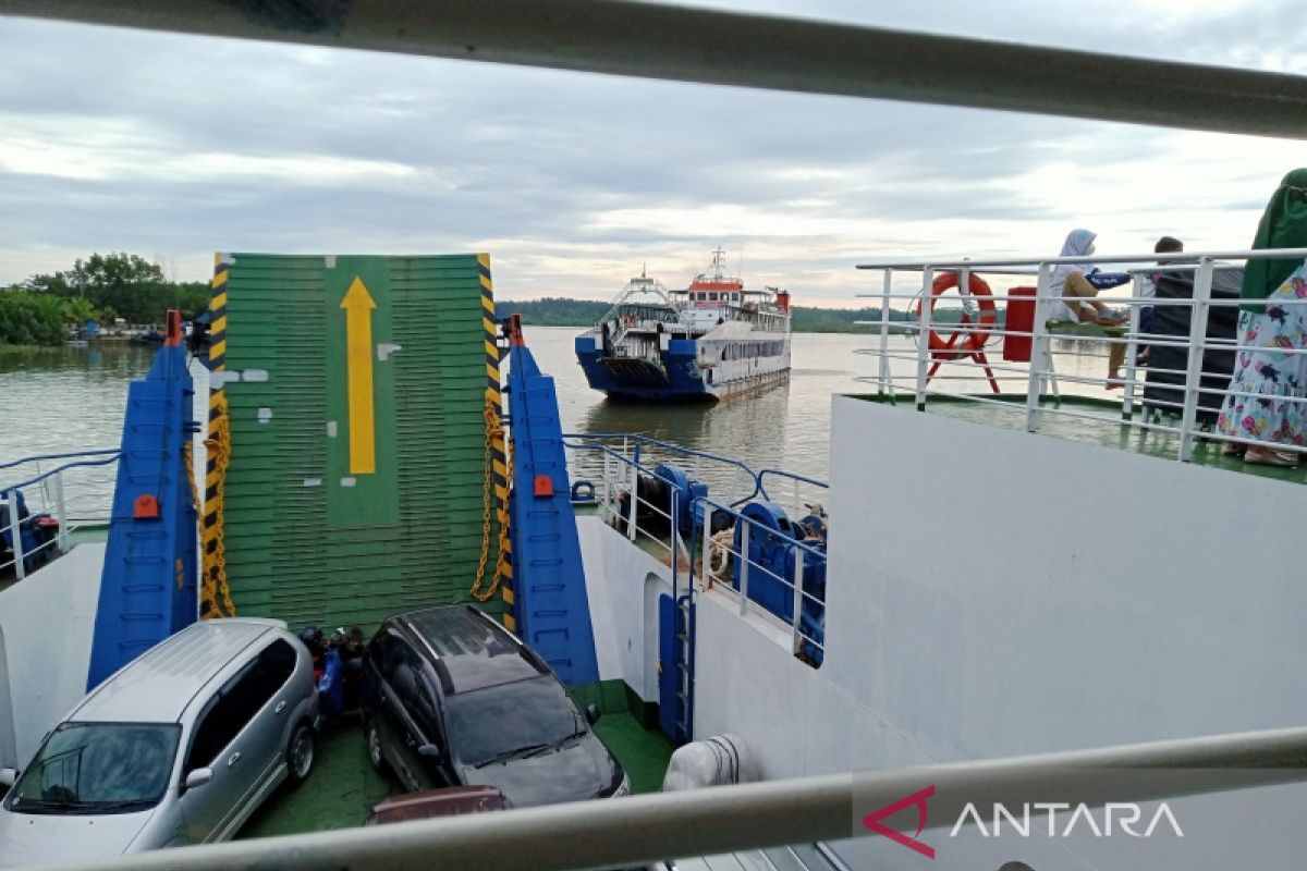 Pergerakan arus mudik Lebaran melalui jalur laut di Penajam lancar