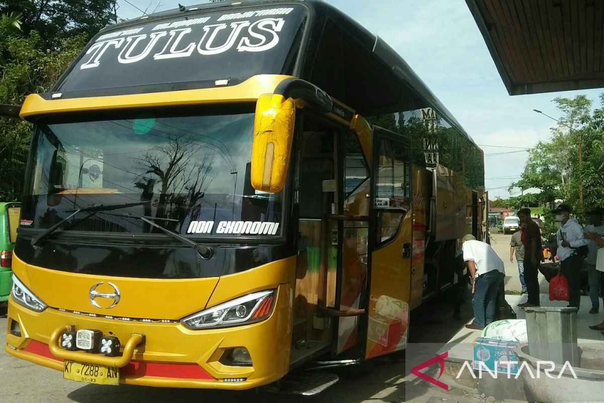Pemudik dengan bus Kaltim-Kalsel melandai pada H-1