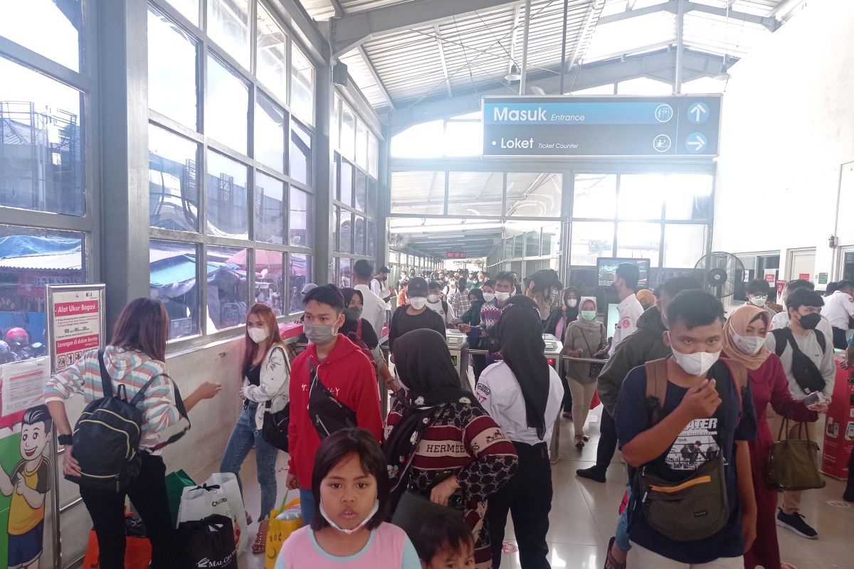 Arus mudik di Stasiun Rangkasbitung, Lebak H-3 Lebaran mencapai 13.000 orang