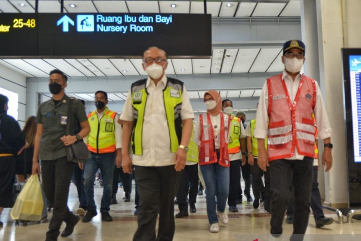 Menhub pantau Bandara Soekarno-Hatta pada H-1 Lebaran