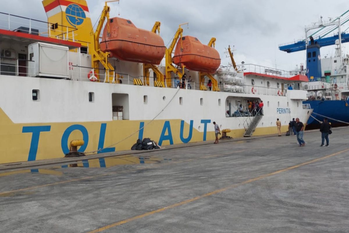 Kapal tol laut angkut penumpang arus mudik antar-pulau di Malut