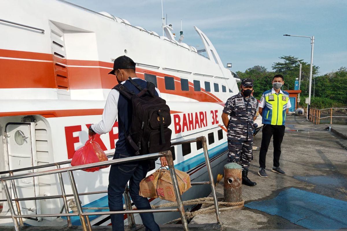 Pemudik di Pelabuhan Tanjung Pandan Belitung menurun