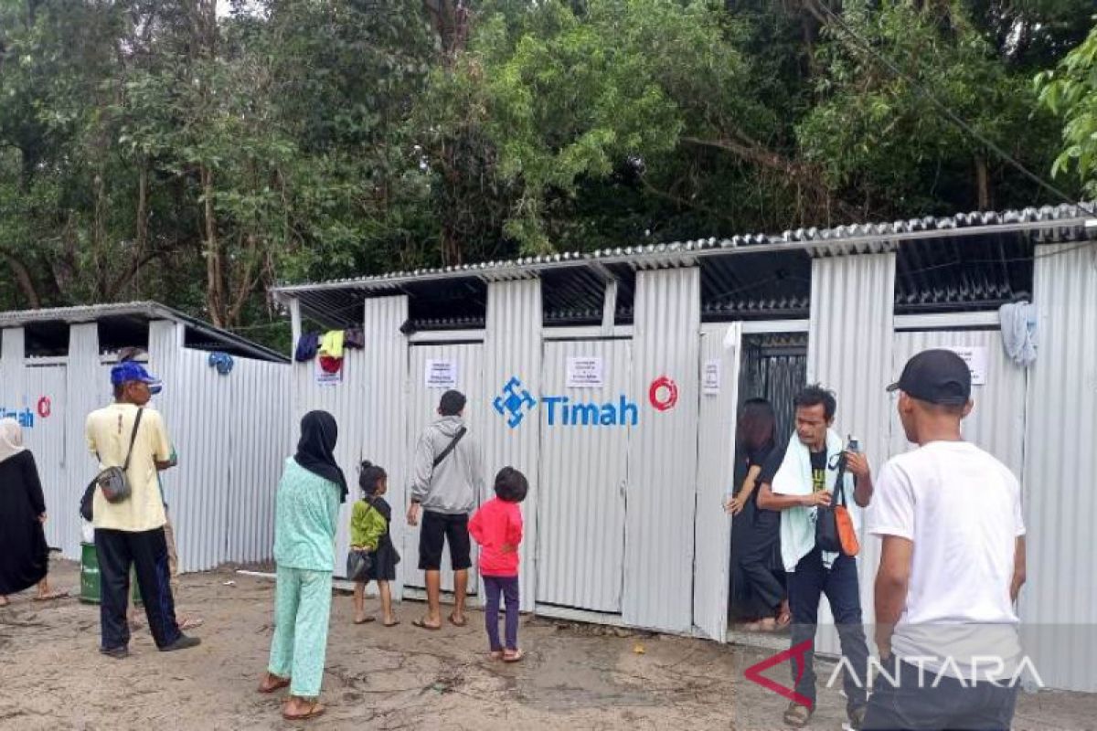 PT Timah dirikan toilet di jalan Pelabuhan Muntok
