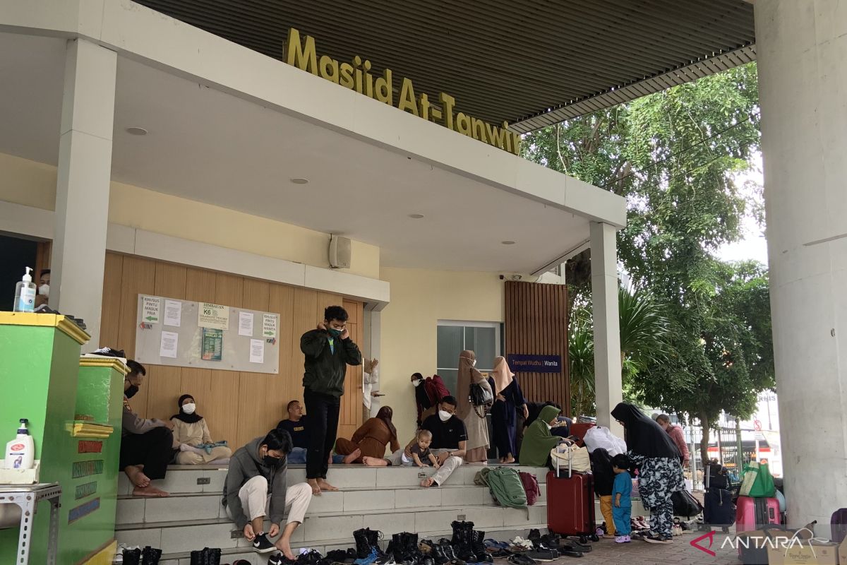 Masjid di Stasiun Gambir terima pembayaran zakat dari pemudik
