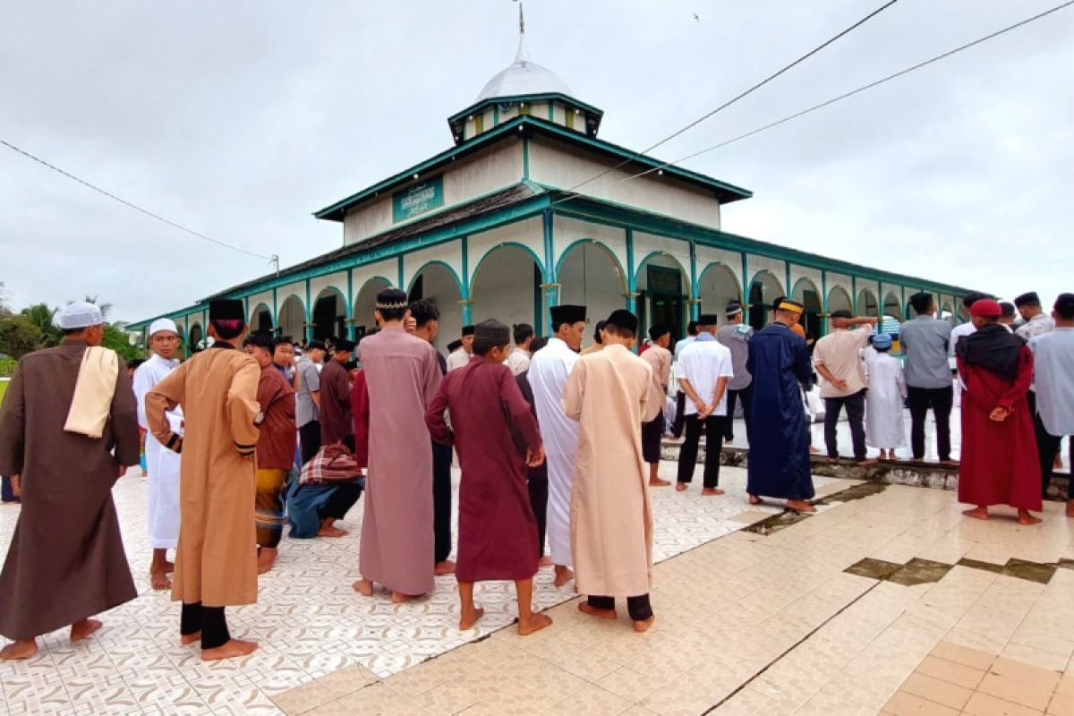 Warga Bulungan padati masjid cagar budaya pada Shalat Id 2022