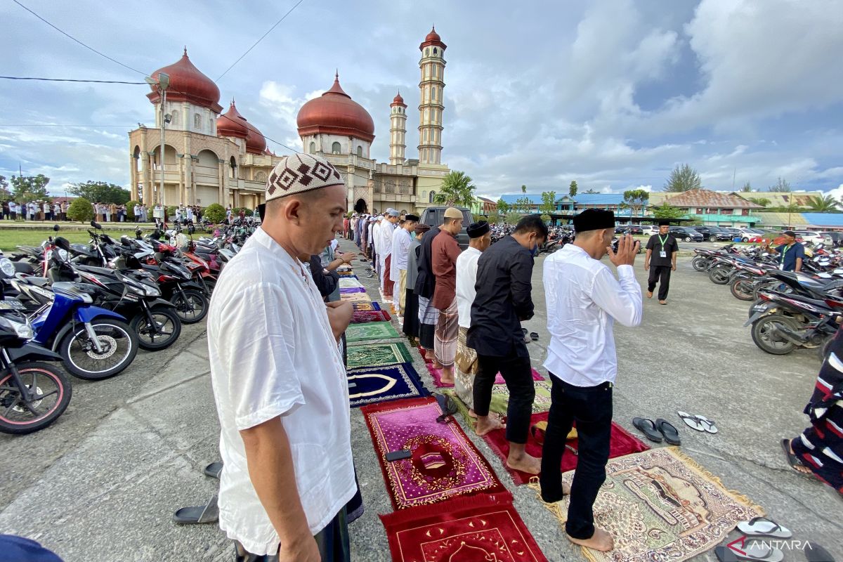 Ratusan ribu warga Aceh Barat rayakan Idul Fitri