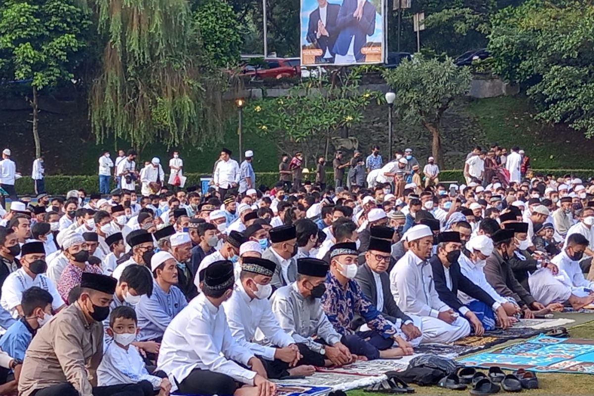 Wali Kota Bogor Bima Arya Shalat Idul Fitri 1443 H di Lapangan Sempur