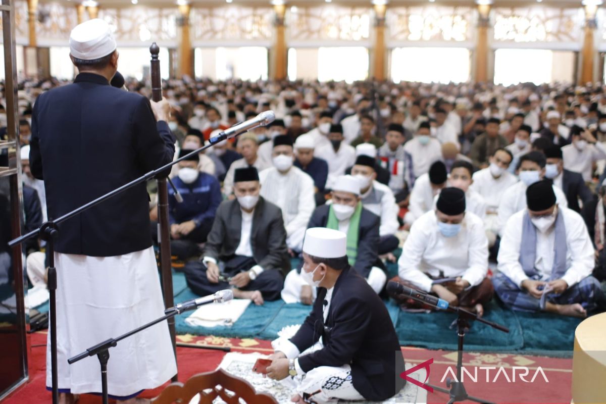 Gubernur NTB salat Idul Fitri di Masjid Hubbul Wathan