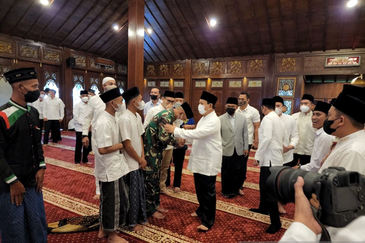 Menhan Prabowo Shalat Id di Masjid Nurul Wathon Bogor