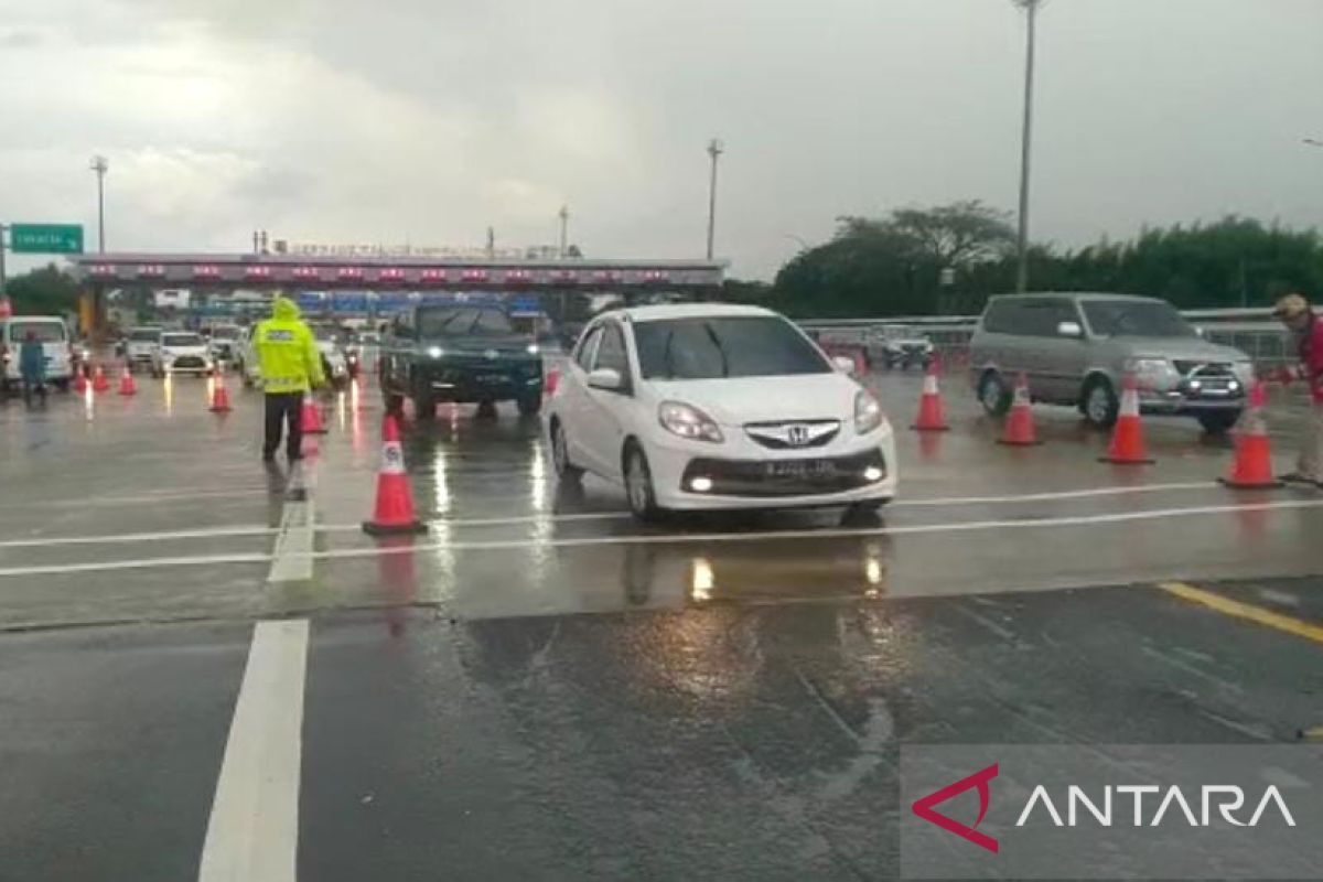 Tol Japek hingga Cipali diterapkan contra flow akibat padatnya arus lalu lintas kendaraan