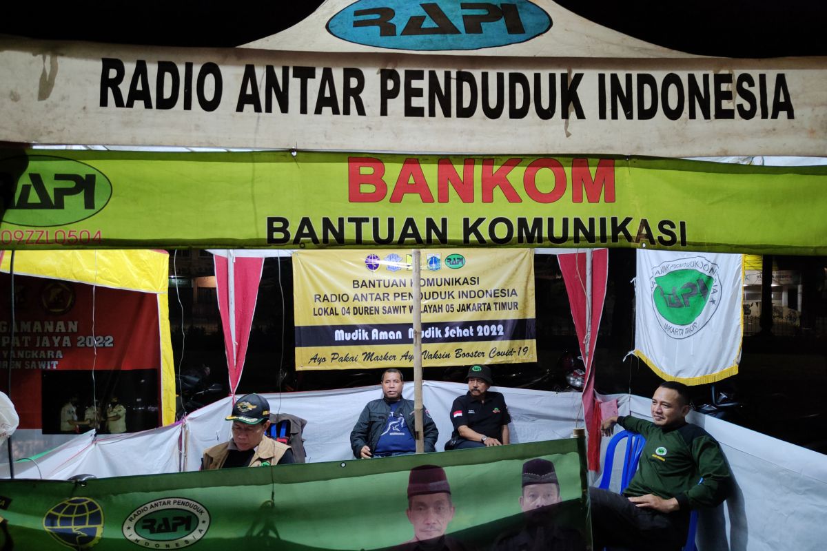 Relawan RAPI bergantian mudik demi beri informasi pada pemudik