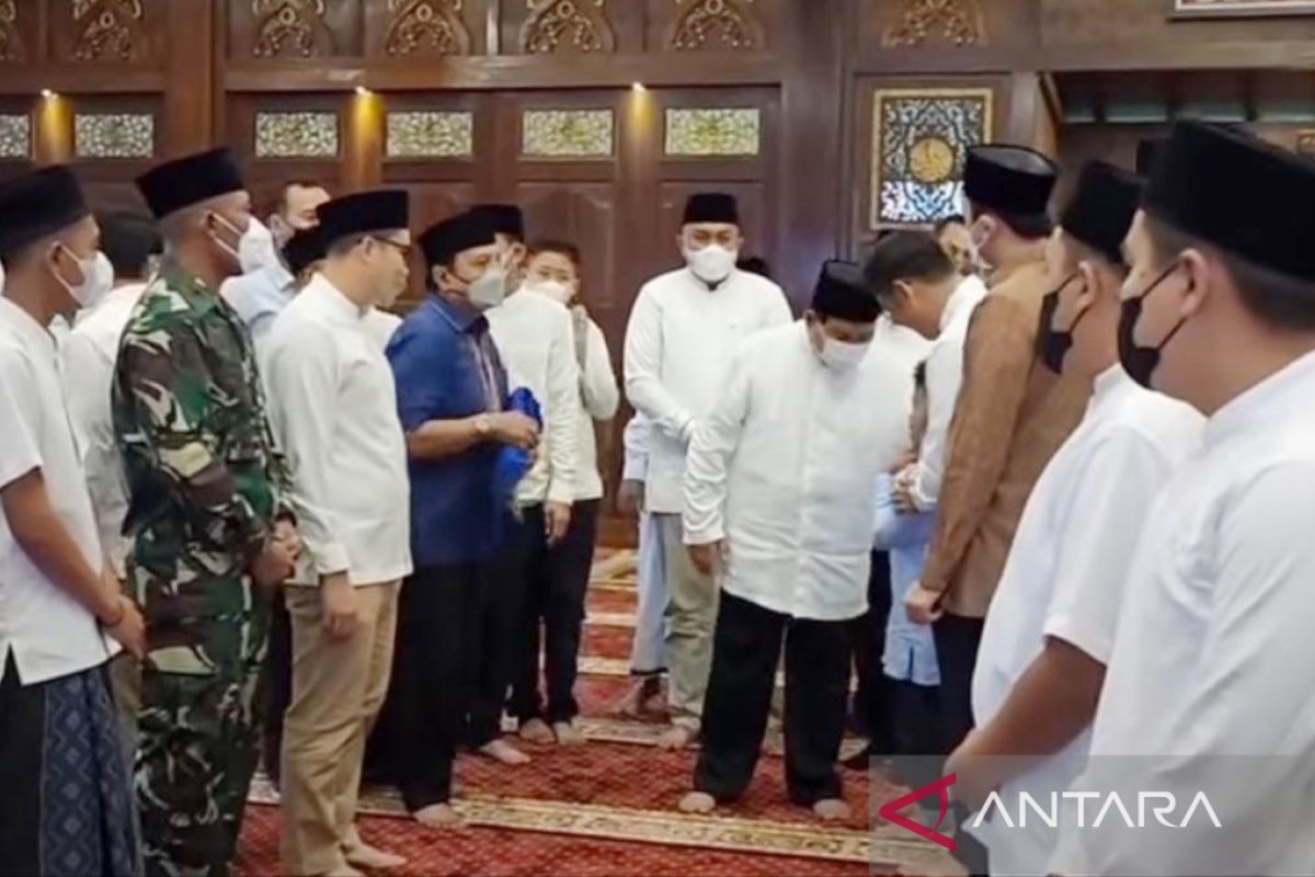 Ketua DPRD Kabupaten Bogor dampingi Prabowo shalat Idul Fitri di Hambalang