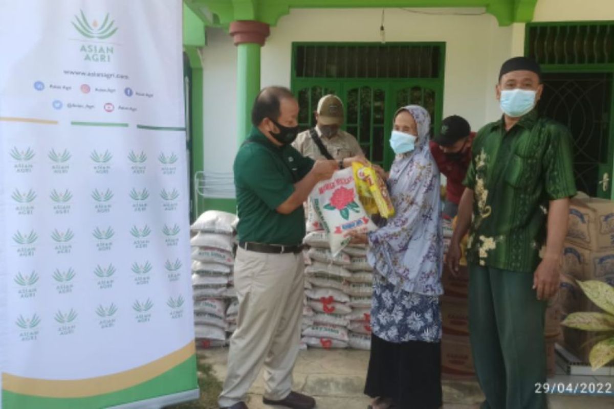 Di akhir Ramadhan, Asian Agri bagikan ribuan paket sembako di Sumut